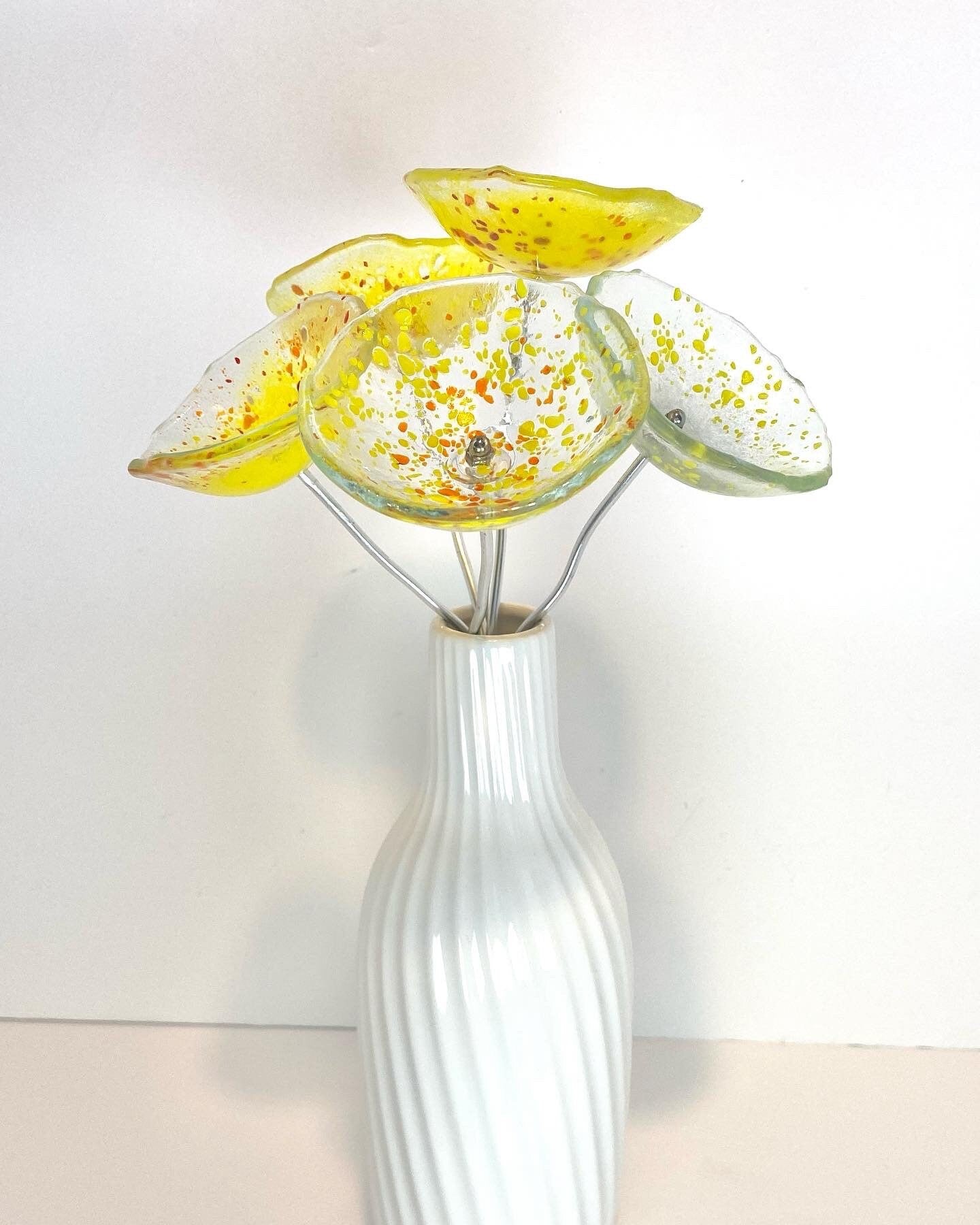 Glass daisy style flowers, forever flowers, daisies, fused glass flowers