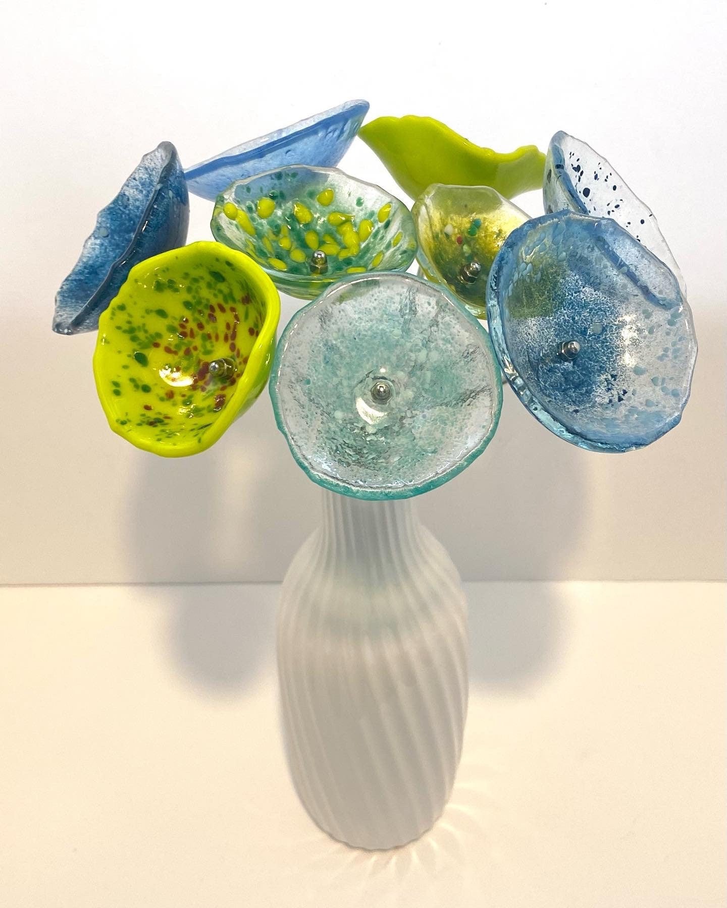 Glass daisy style flowers, forever flowers, daisies, fused glass flowers