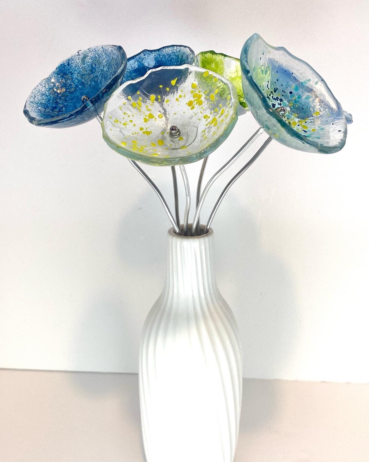 Glass daisy style flowers, forever flowers, daisies, fused glass flowers