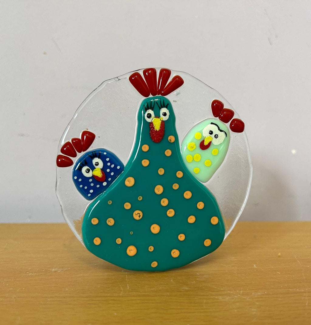Fused glass tea light holder. Trio of chickens