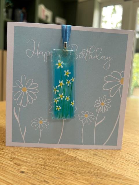 Daisy birthday card with Glass Ornament – A Gift & Greeting in One – Unique Gift for Any Occasion, Personalised Card with Glass Charm